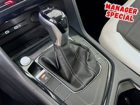 Used 2025 Volkswagen Taos SE FWD image 18