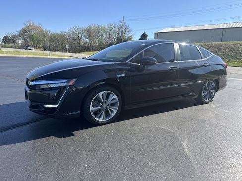 Used 2018 Honda Clarity Touring image 2