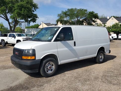 Used 2023 GMC Savana 2500 w/ Driver Convenience Package image 5