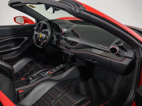 Used 2022 Ferrari F8 Tributo RWD image 30