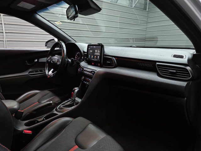 Used 2020 Hyundai Veloster Turbo FWD image 14