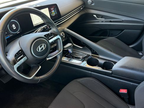 Used 2025 Hyundai Elantra SEL FWD image 9
