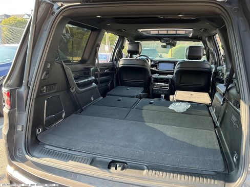 Used 2022 Jeep Wagoneer Series III w/ Premium Group I RWD image 10