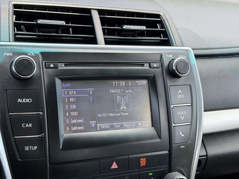 Used 2016 Toyota Camry SE FWD image 3