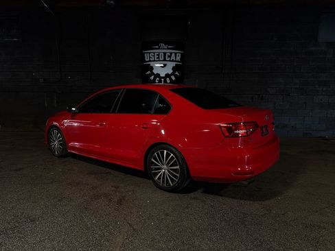 Used 2015 Volkswagen Jetta Sport FWD image 3