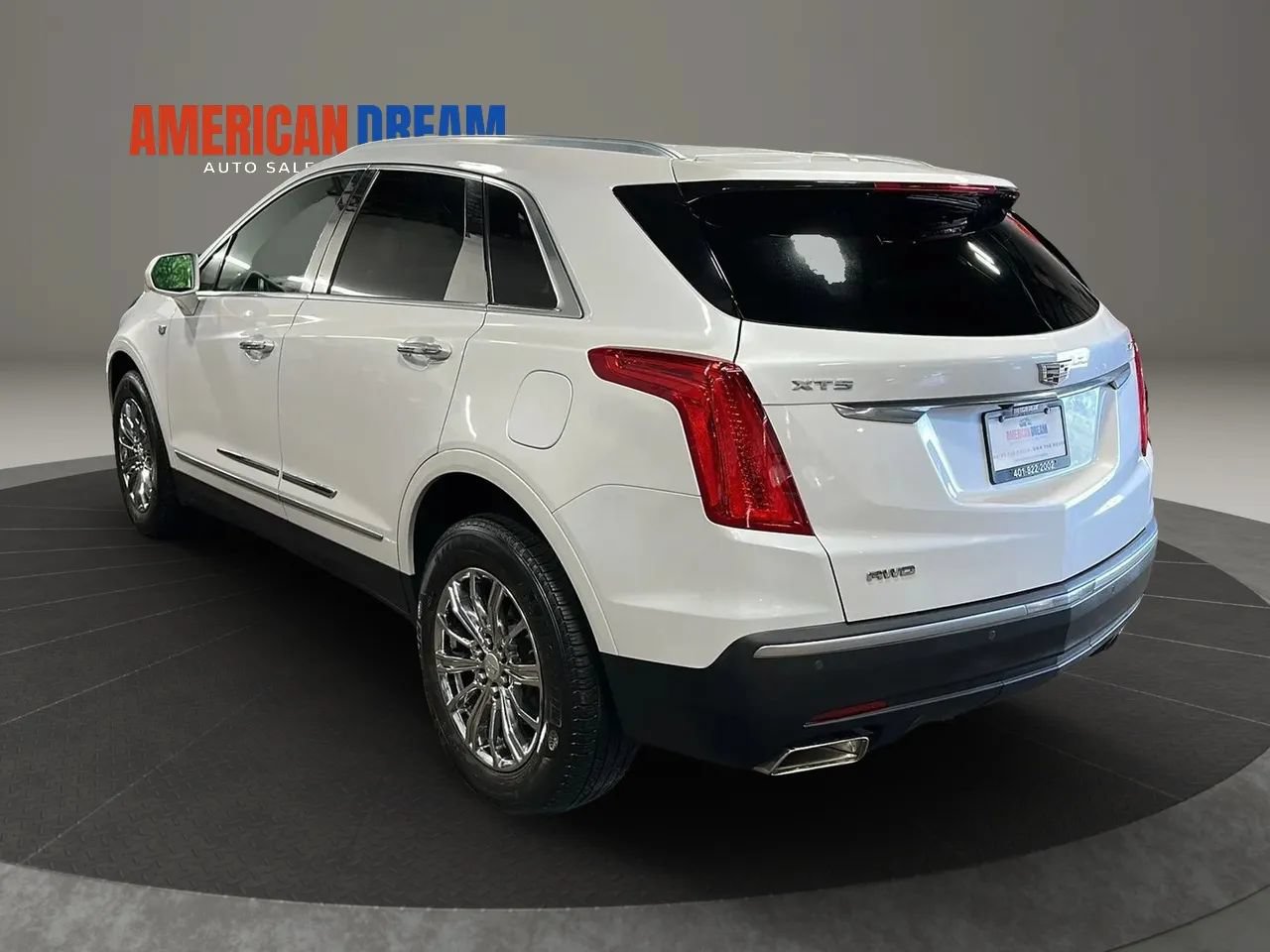 Used 2017 Cadillac XT5 Luxury w/ Driver Awareness Package AWD/4WD image 3