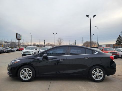 Used 2018 Chevrolet Cruze LT w/ Convenience Package image 4