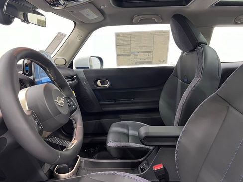 Certified 2025 MINI Cooper 2-Door Hardtop image 10