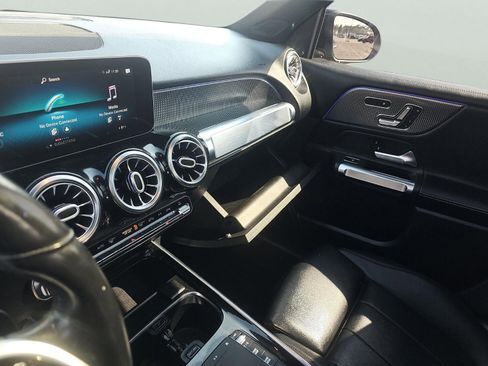 Used 2021 Mercedes-Benz GLB 250 4MATIC w/ Premium Package image 15
