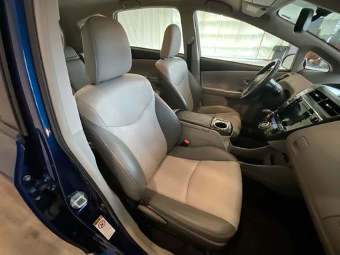 Used 2017 Toyota Prius V Four image 24