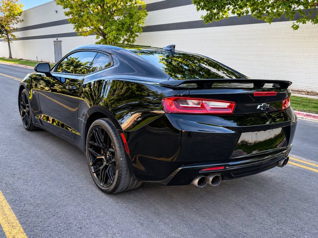 Used 2016 Chevrolet Camaro SS RWD image 3
