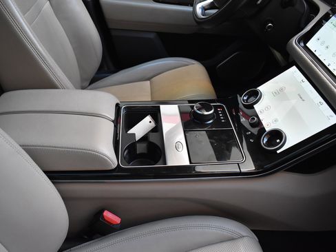 Used 2019 Land Rover Range Rover Velar R-Dynamic SE image 27