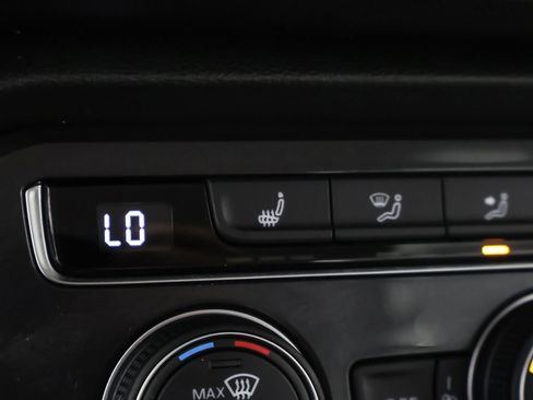 Used 2018 Volkswagen Tiguan SE AWD/4WD image 46