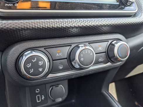 Used 2018 Nissan Kicks S image 21