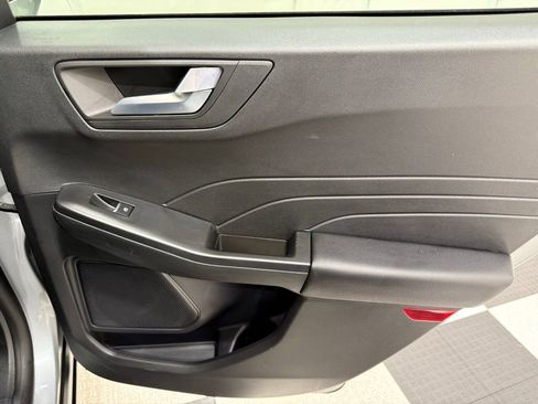 New 2024 Ford Escape SE image 25