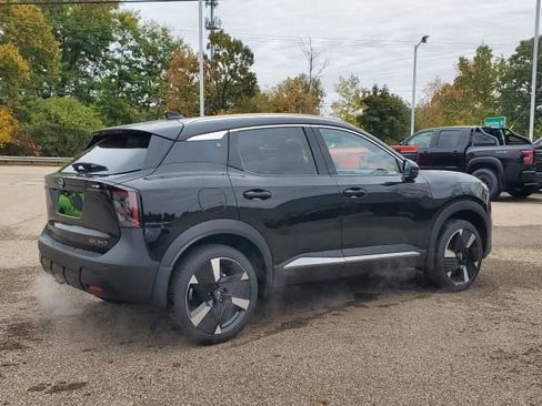 New 2026 Nissan Kicks SR w/ SR Premium Package image 5