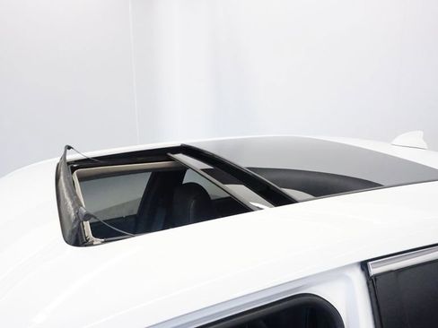 Used 2019 Chrysler 300 Limited image 37