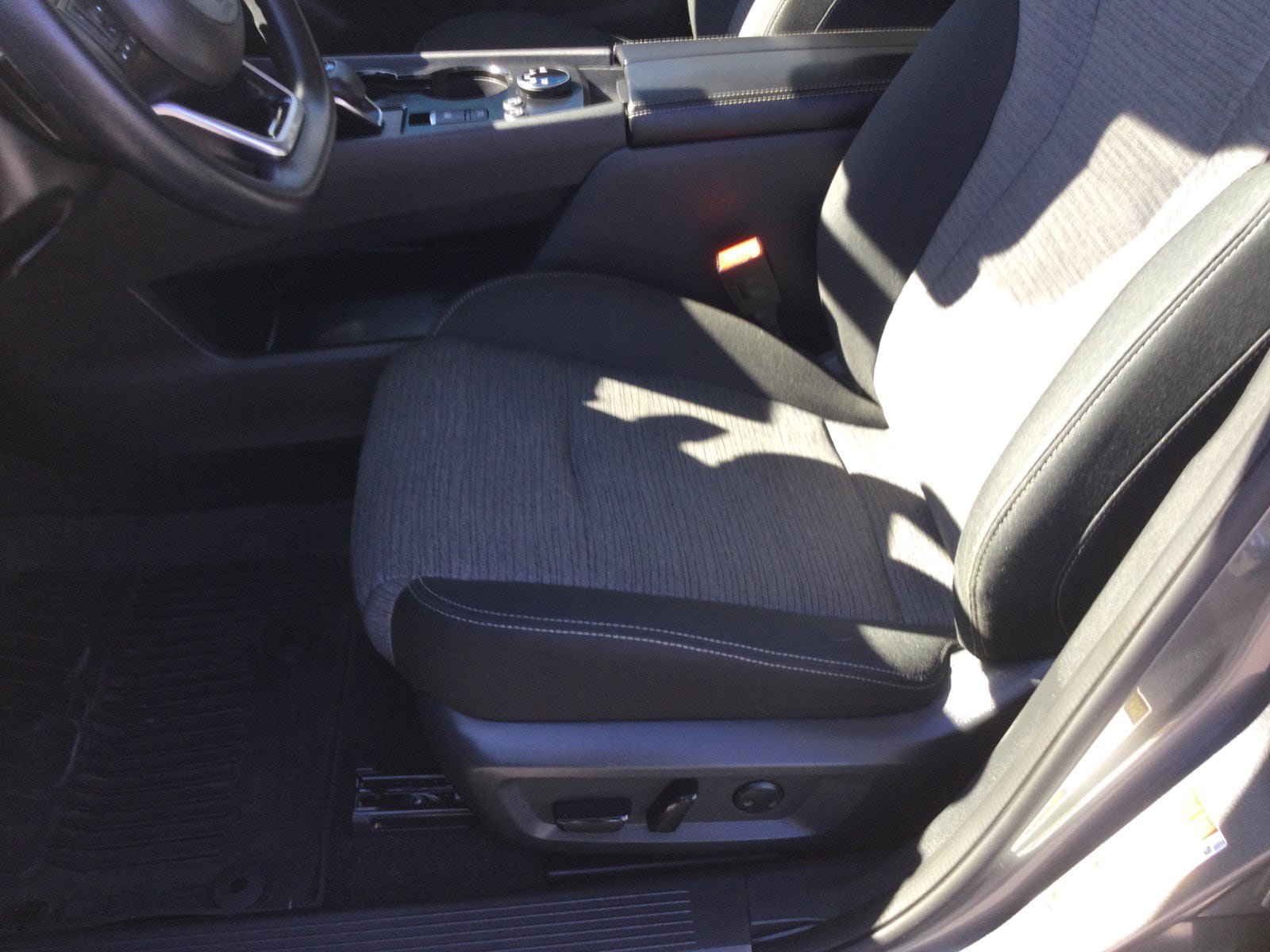 Used 2023 Nissan Rogue SV AWD/4WD image 15