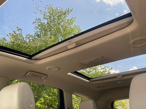 Used 2019 Buick Enclave Premium w/ Experience Buick Package image 22