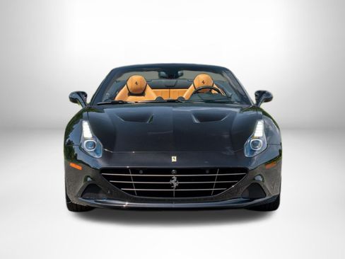 Used 2018 Ferrari California T RWD image 6