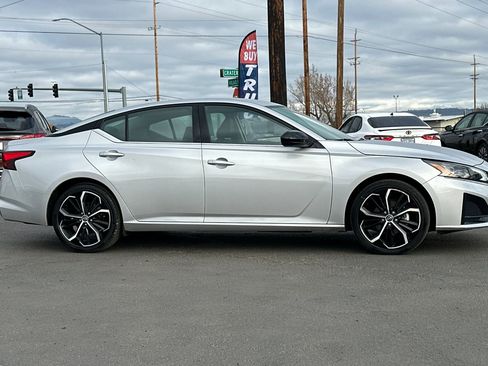 Used 2025 Nissan Altima 2.5 SR image 3