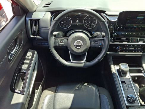 Used 2024 Nissan Pathfinder SL w/ SL Premium Package AWD/4WD image 13