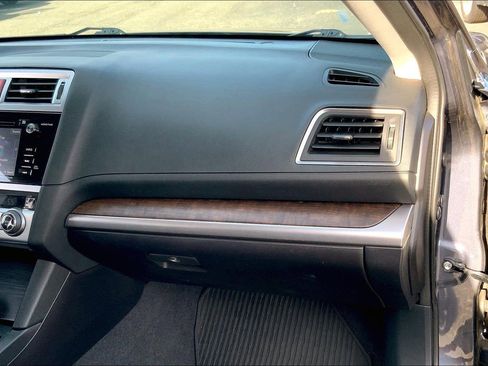 Used 2017 Subaru Outback 3.6R Limited image 17