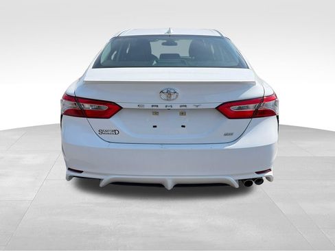Used 2020 Toyota Camry SE FWD image 4
