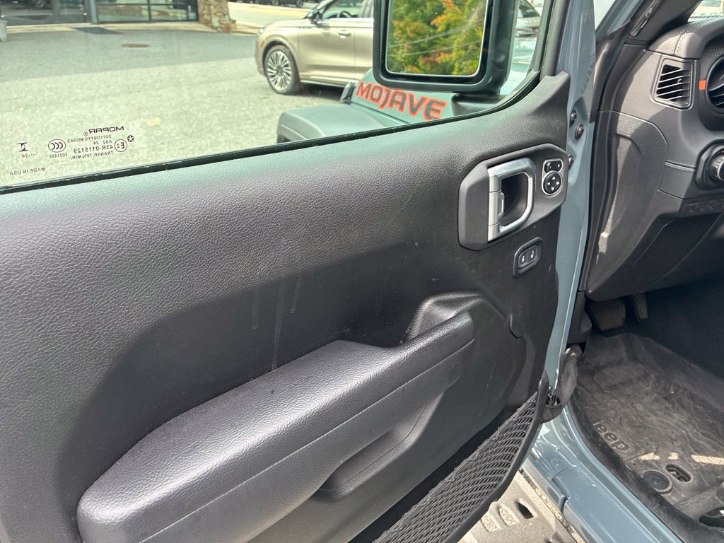 Used 2024 Jeep Gladiator Mojave w/ Technology Group AWD/4WD image 12