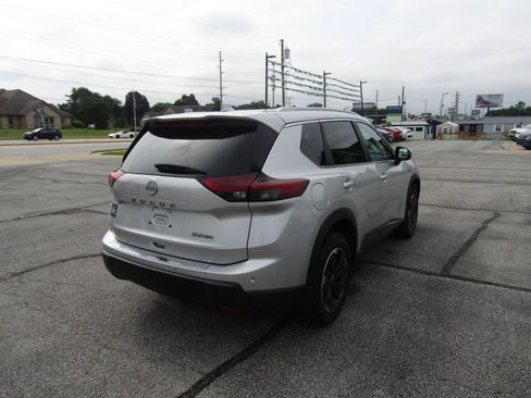 Used 2024 Nissan Rogue SV w/ SV Premium Package AWD/4WD image 9