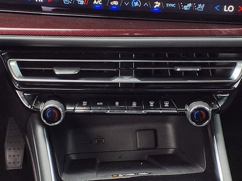 Used 2024 Chevrolet Traverse RS image 35