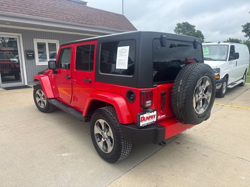 Used 2017 Jeep Wrangler Unlimited Sahara w/ Connectivity Group AWD/4WD image 3