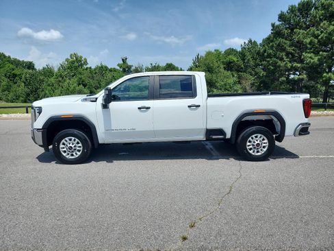 Certified 2025 GMC Sierra 2500 Pro w/ Convenience Package AWD/4WD image 2