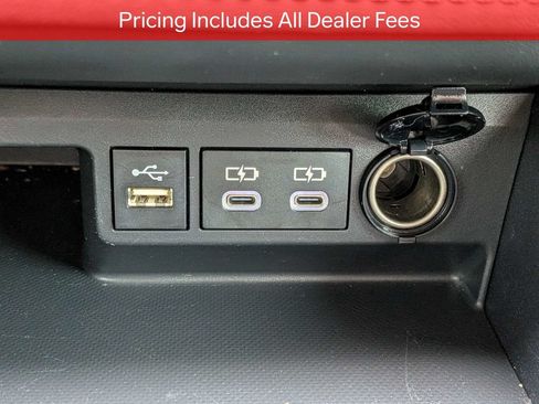 Used 2023 Toyota Highlander XLE AWD/4WD image 25