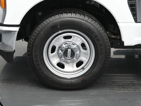 New 2026 Ford F350 XL w/ XL Chrome Package image 32