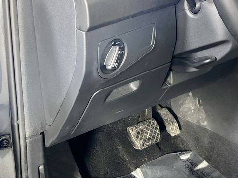 Used 2022 Volkswagen Tiguan S image 10