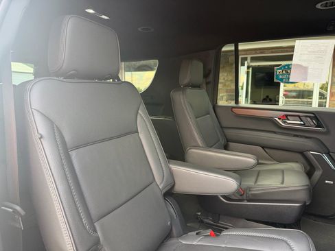 Used 2025 GMC Yukon XL Denali AWD/4WD image 24