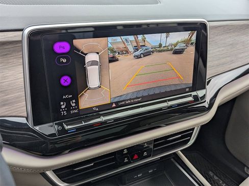 Used 2024 Volkswagen Atlas SEL Premium R-Line image 32