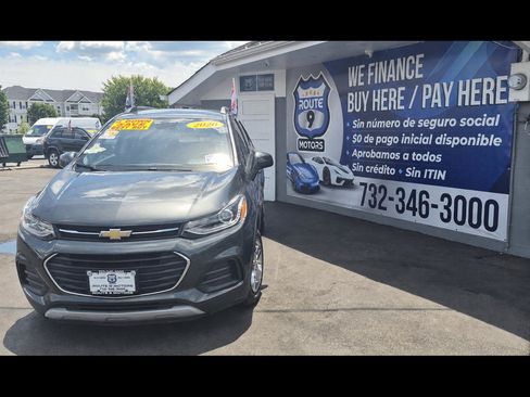 Used 2020 Chevrolet Trax LT w/ Driver Confidence Package FWD image 1