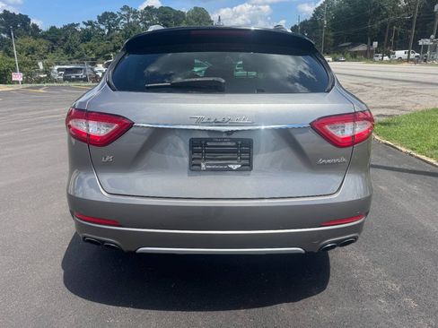 Used 2018 Maserati Levante GranLusso AWD/4WD image 4
