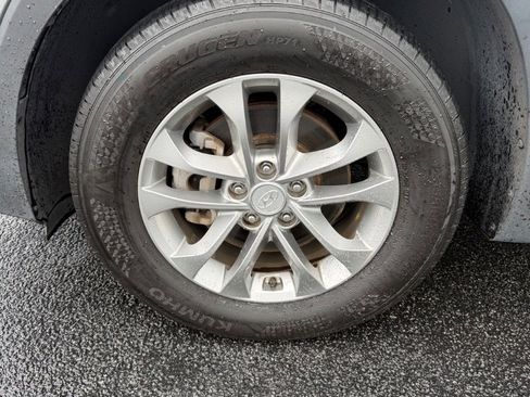 Used 2019 Hyundai Santa Fe SE FWD image 9