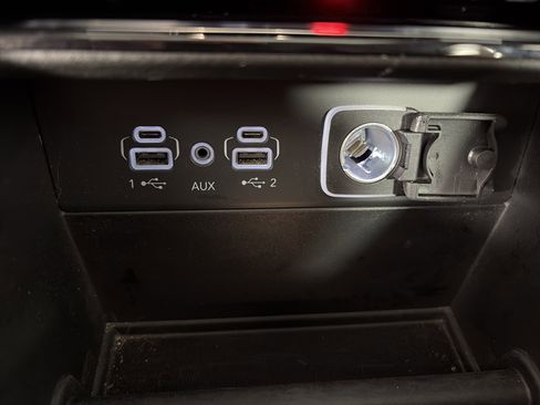 Used 2023 Jeep Grand Cherokee L Limited AWD/4WD image 32