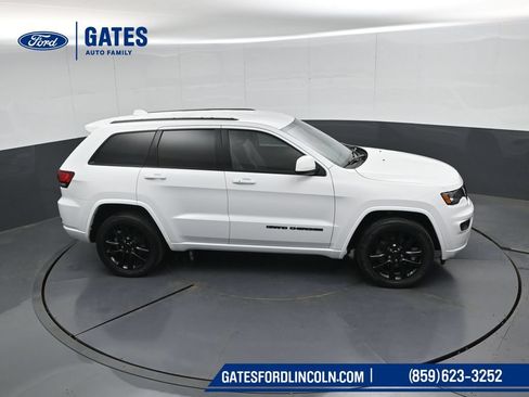 Used 2020 Jeep Grand Cherokee Altitude AWD/4WD image 49