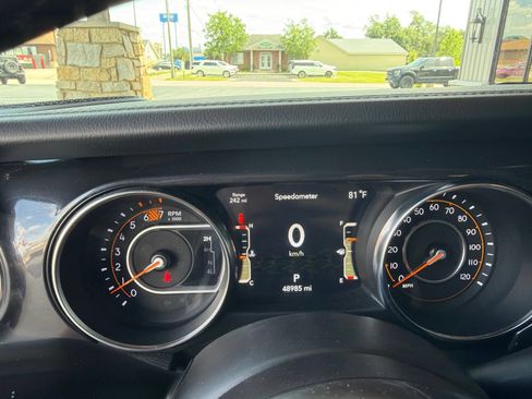 Used 2023 Jeep Wrangler Unlimited Sahara AWD/4WD image 11