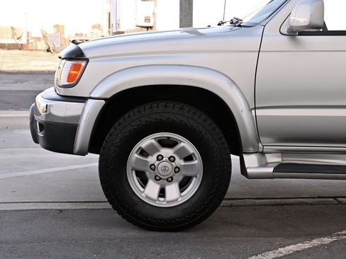 Used 2000 Toyota 4Runner SR5 AWD/4WD image 36