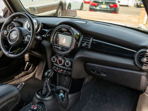 Used 2019 MINI Cooper Convertible image 11