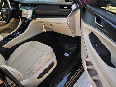 New 2026 Jeep Grand Cherokee Limited AWD/4WD image 9