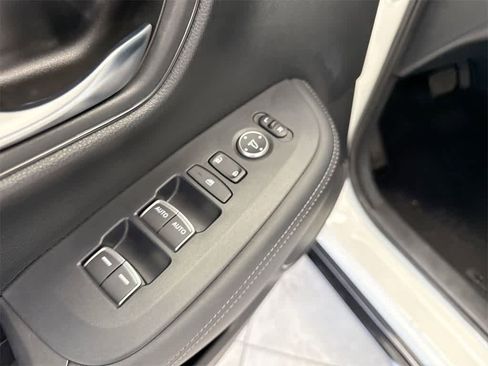 Certified 2024 Honda HR-V EX-L image 17