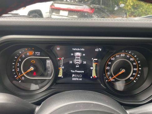 Used 2024 Jeep Wrangler Unlimited Rubicon image 25