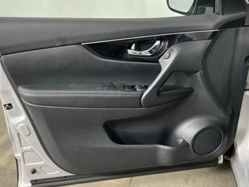 Used 2017 Nissan Rogue Sport SL w/ SL Premium Package image 19